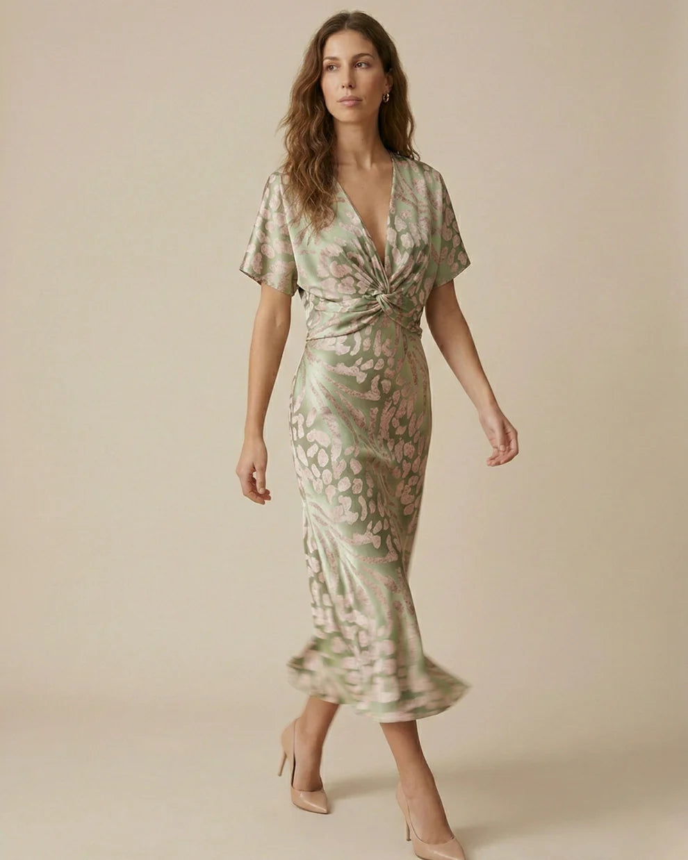 Vera - vestido con escote en V y corte ajustado