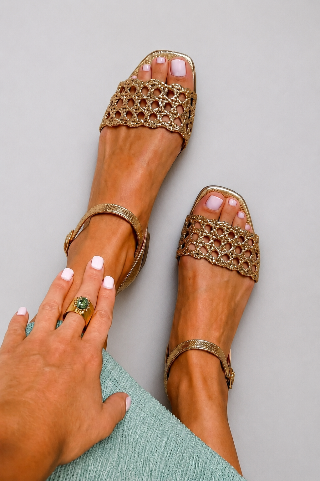 Nerea - sandalias doradas que deslumbran