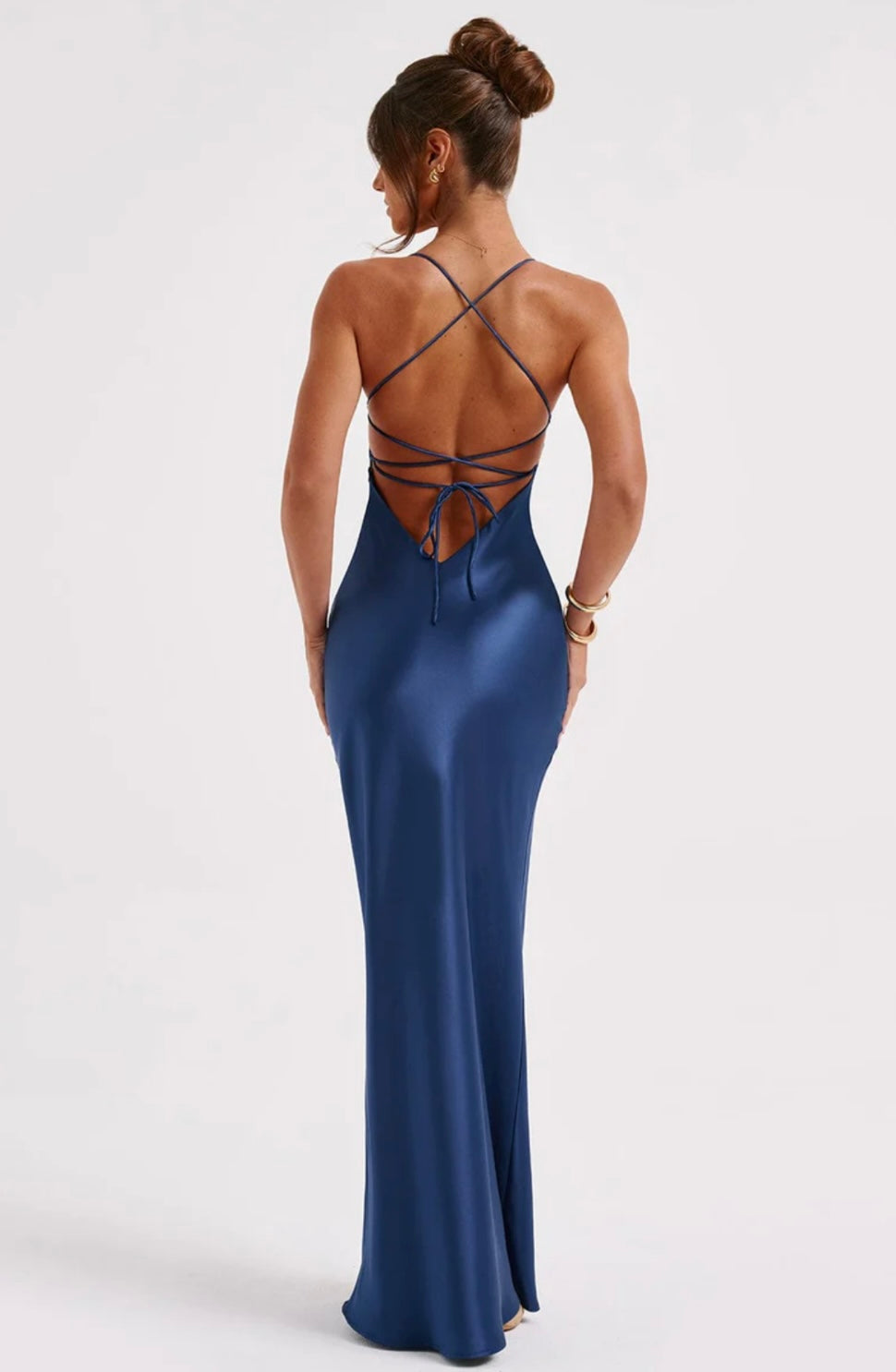 Lola Cobre - vestido de corte fluido y silueta marcada