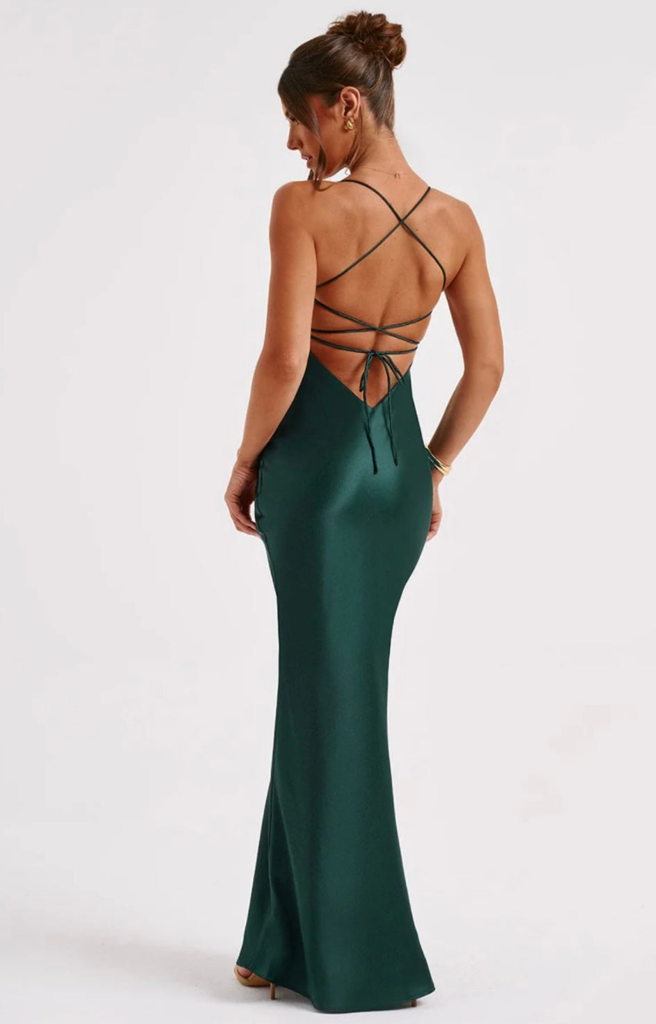 Lola Cobre - vestido de corte fluido y silueta marcada
