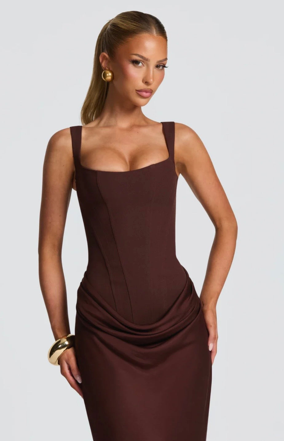 Nora - vestido largo con cintura baja estructurada