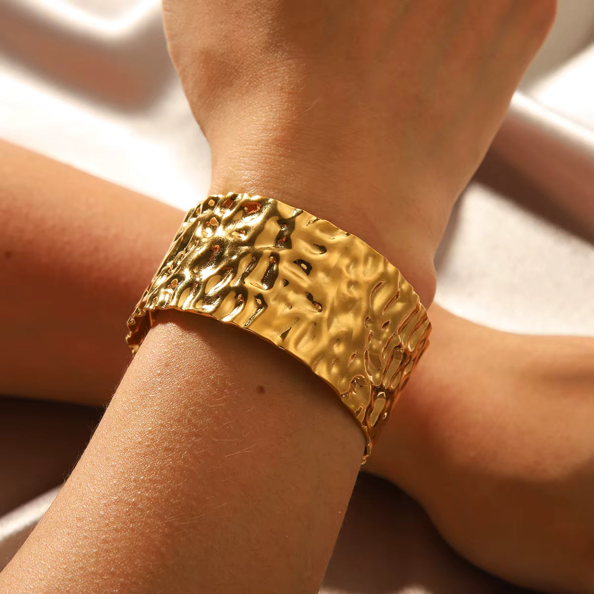 Terra Bold - pulsera con textura y acabado