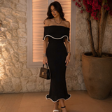 Divina - vestido con los hombros al descubierto y volantes