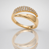 Abrazo Dorado - elegante anillo con cristales