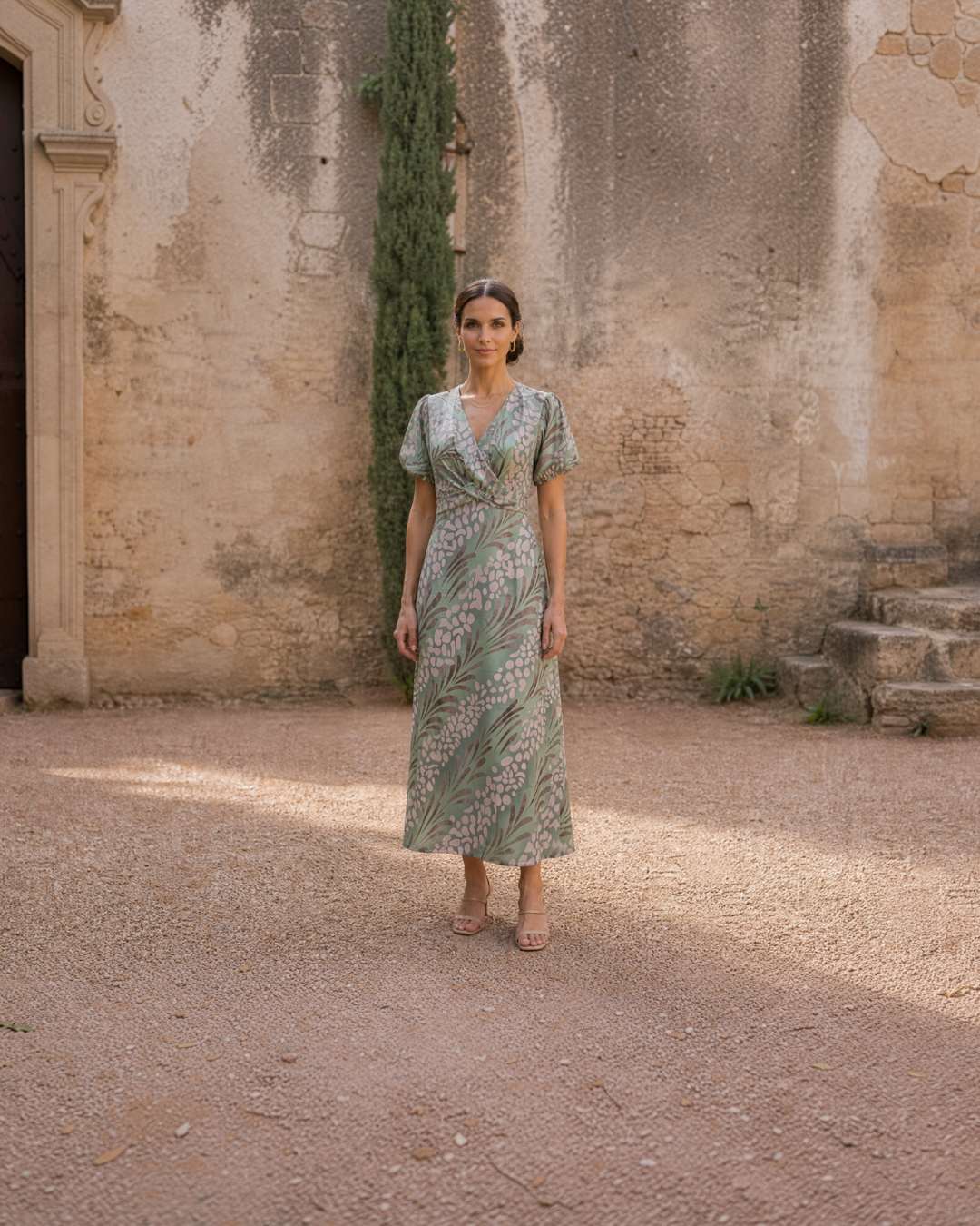 Vera - vestido con escote en V y corte ajustado