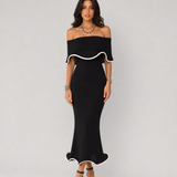 Divina - vestido con los hombros al descubierto y volantes