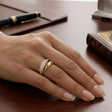 Abrazo Dorado - elegante anillo con cristales