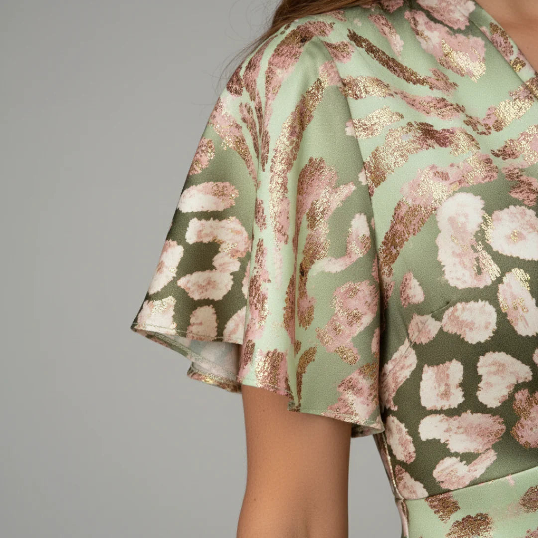 Vera - vestido con escote en V y corte ajustado