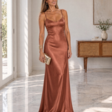Lola Cobre - vestido de corte fluido y silueta marcada