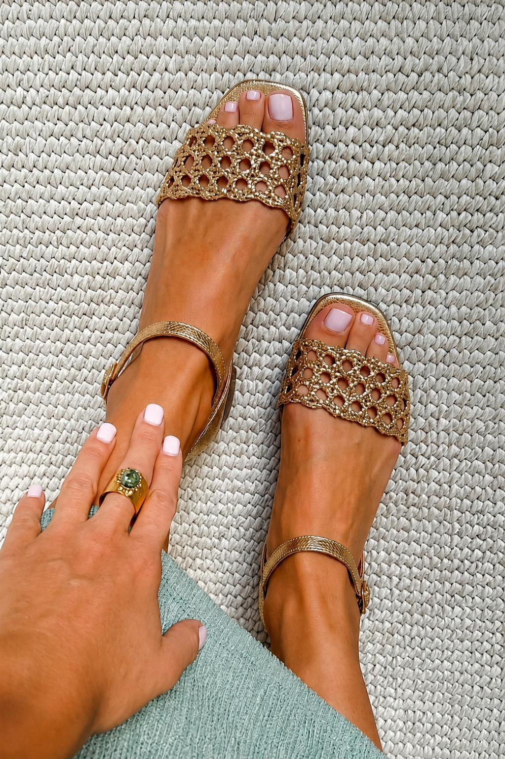 Nerea - sandalias doradas que deslumbran