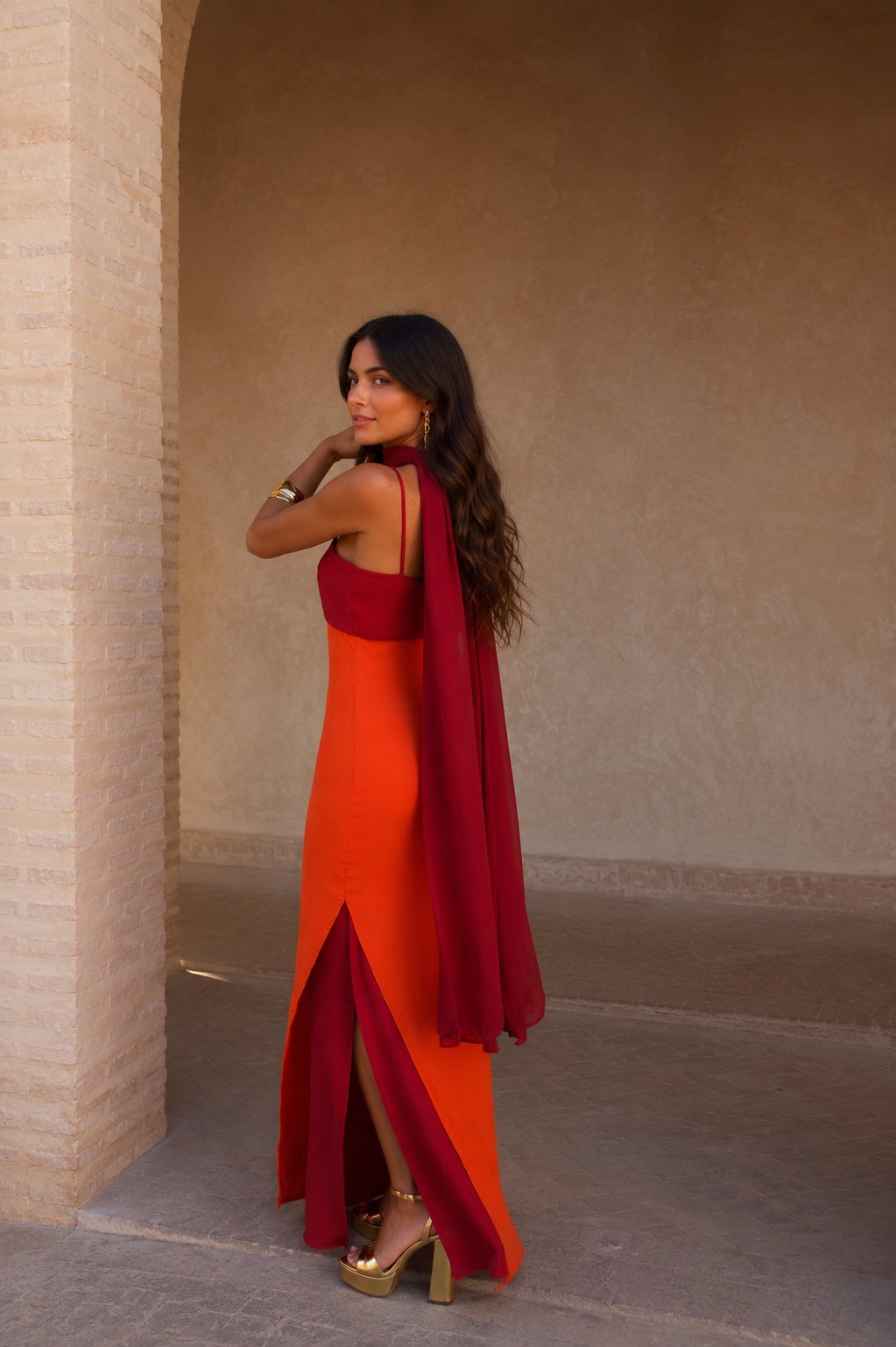 Solstício - vestido largo con capa de gasa