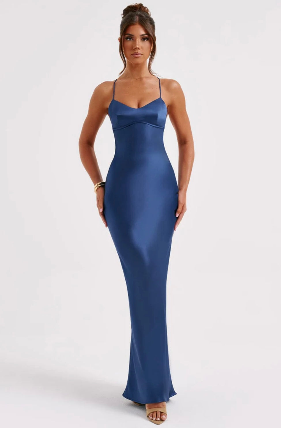 Lola Cobre - vestido de corte fluido y silueta marcada