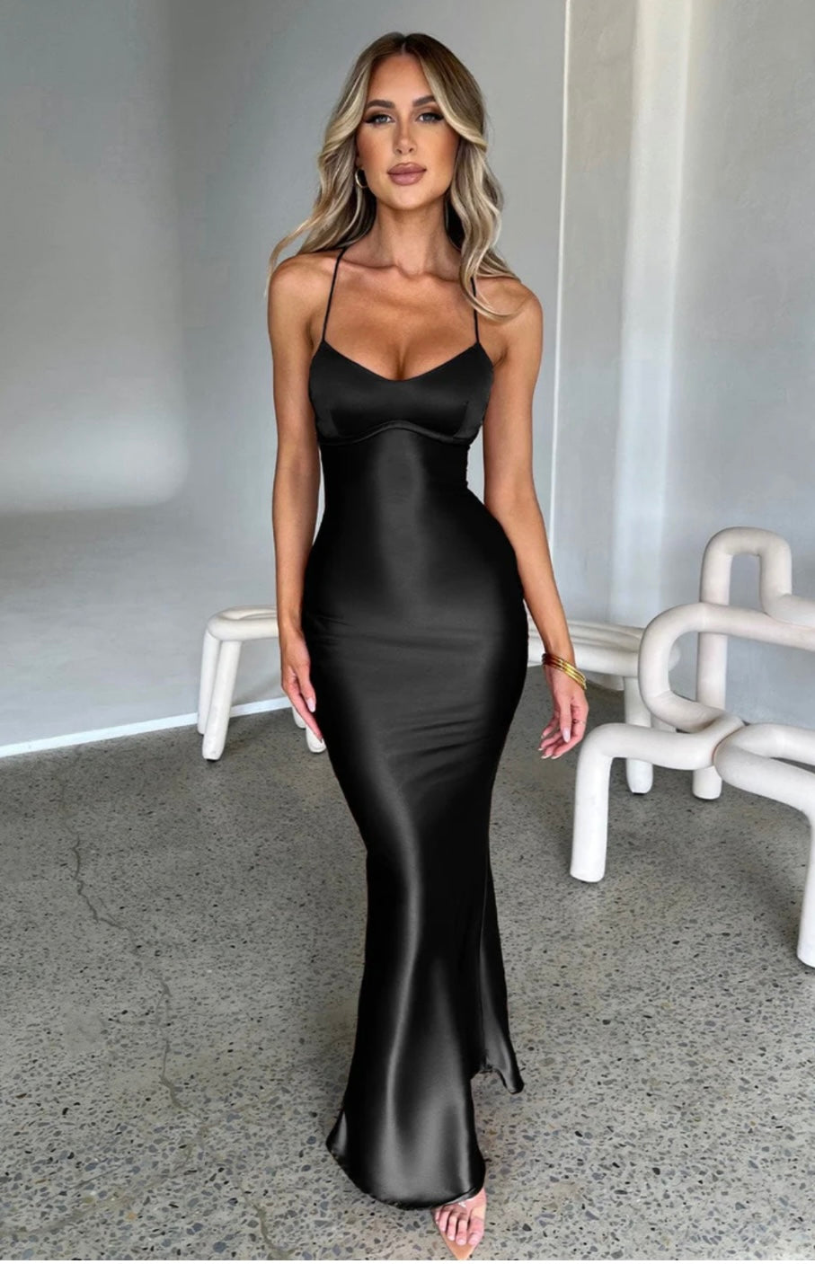 Lola Cobre - vestido de corte fluido y silueta marcada