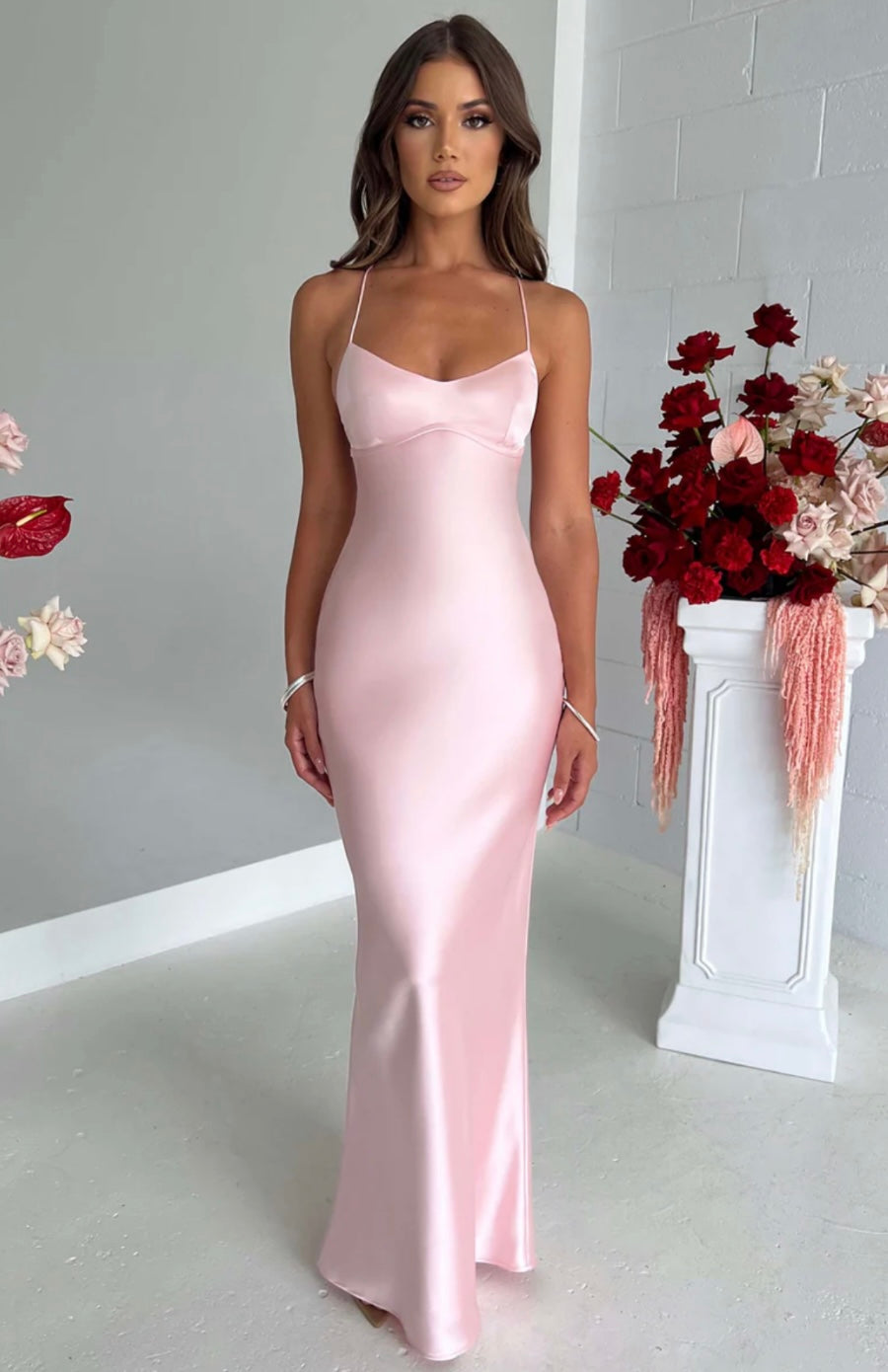 Lola Cobre - vestido de corte fluido y silueta marcada