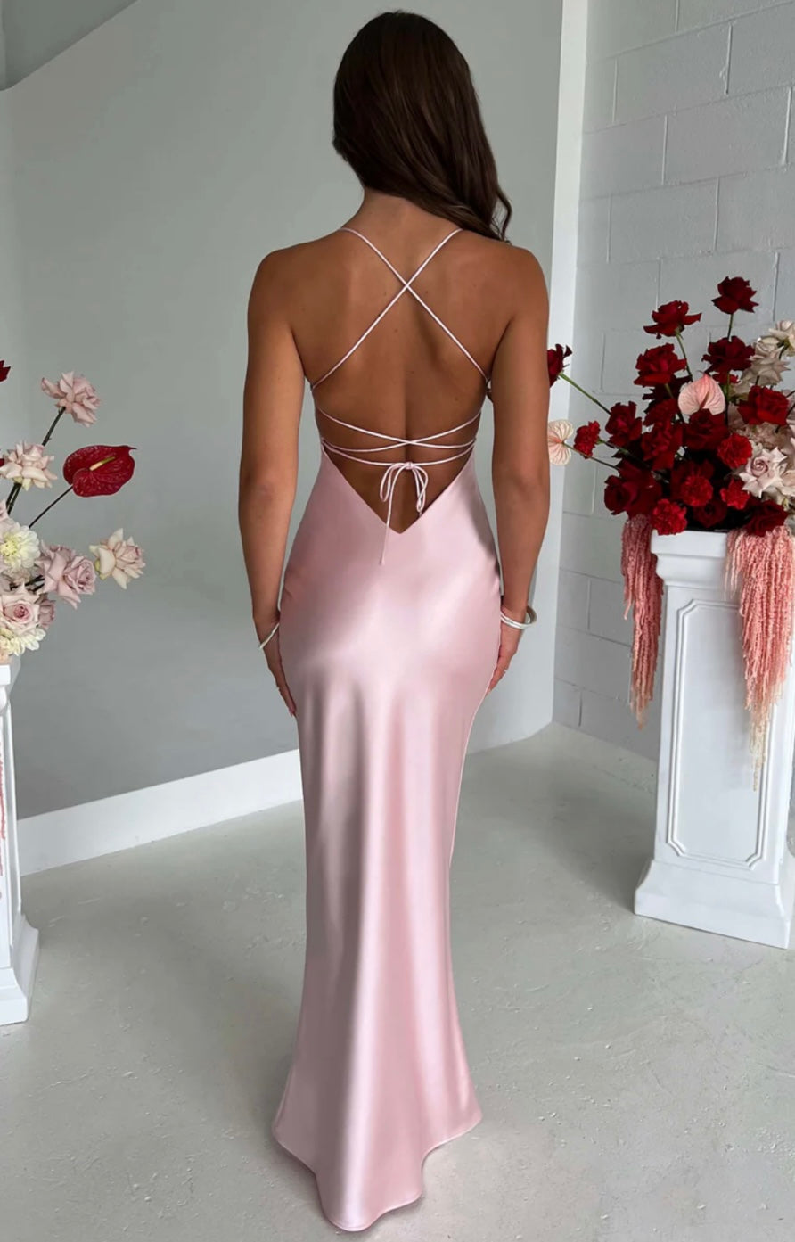 Lola Cobre - vestido de corte fluido y silueta marcada