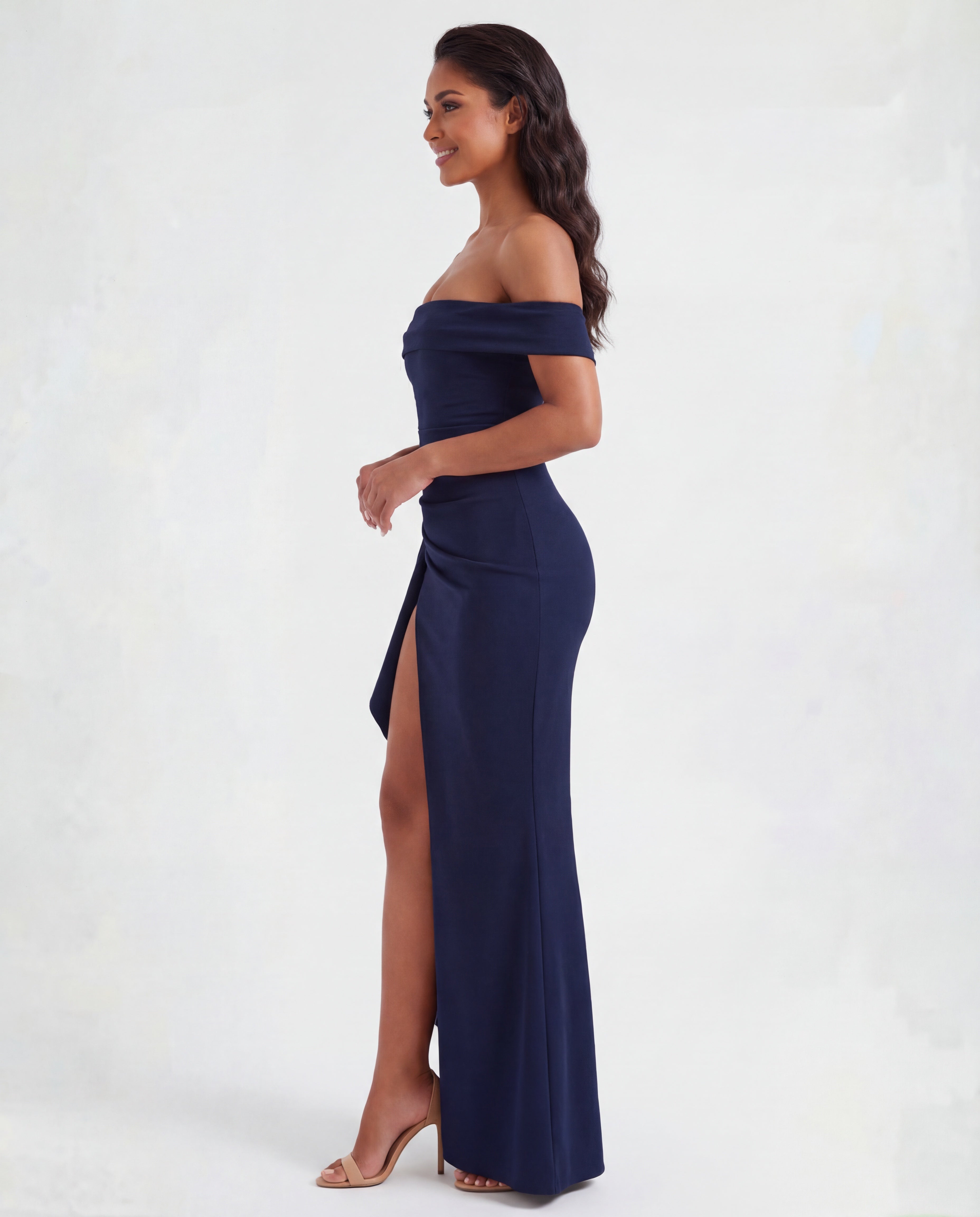 Deseo - vestido largo con hombros al descubierto y drapeado