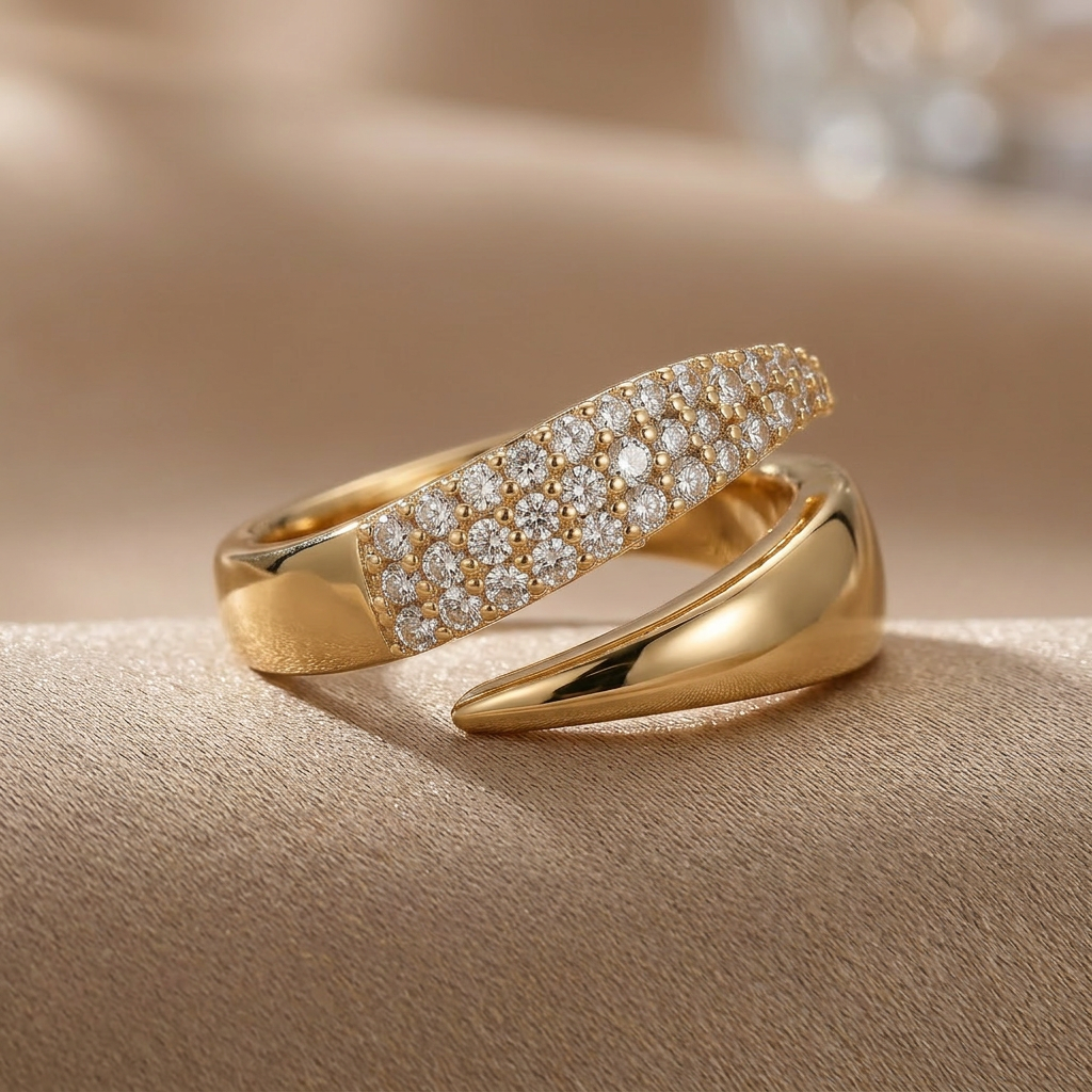 Abrazo Dorado - elegante anillo con cristales