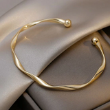 Ondina - pulsera abierta de diseño trenzado